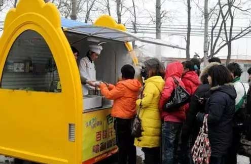 書報亭、早餐車，甚至垃圾桶都有二維碼“身份證”了。
